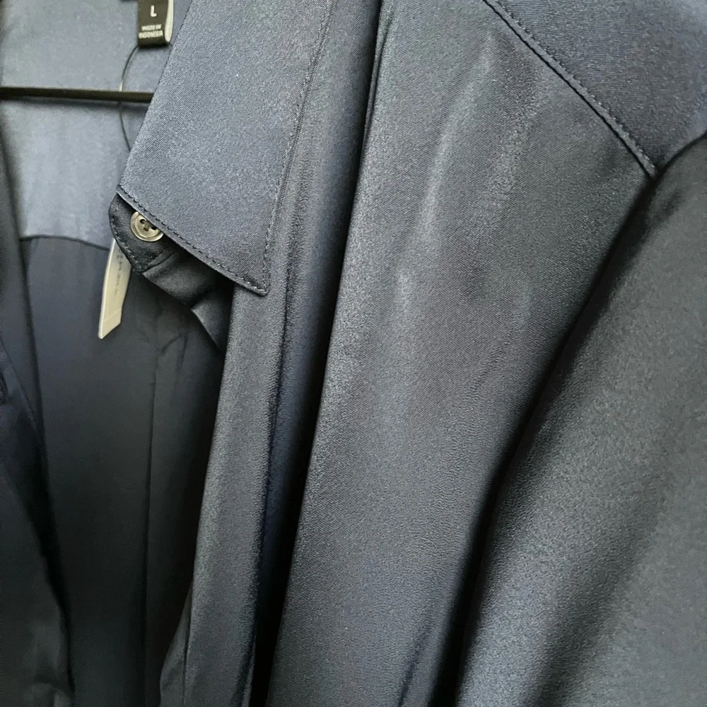 Banana Republic Women's Navy Button Down Shirt - Picture 3 of 3